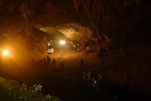Debido al mal tiempo, el equipo de fútbol ingresó a la cueva para resguardarse de la lluvia. Eso ocurrió hace tres días y no hay rastro de los menores. (Foto: AFP)