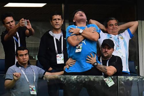 Así fue la celebración de Maradona en el palco del estadio. (Foto: AFP)