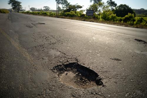 La carretera presenta baches en su asfalto. (Foto: Wilder López/Soy502)