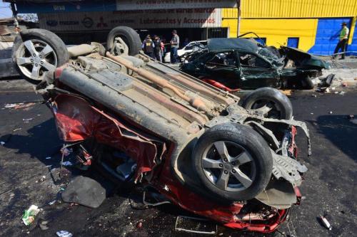 Varios vehículos sufrieron daños severos en un accidente en San Cristóbal. (Foto: Jesús Alfonso/Soy502)