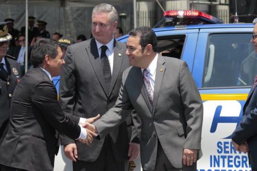 Las tensiones entre CICIG y el ministro Enrique Degenhart, aquí con el presidente Morales, serán un factor determinante en el escenario político. (Foto: Alejandro Balán/Soy502)