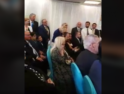La mamá de Morales acudió al evento en Israel. (Foto: captura de video) 