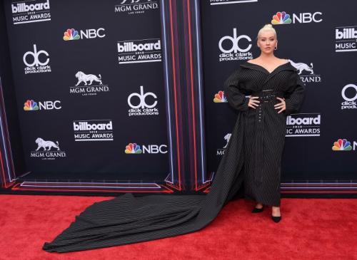 Así lució Cristina Aguilera en la gala de la alfombra roja. (Foto: AFP)