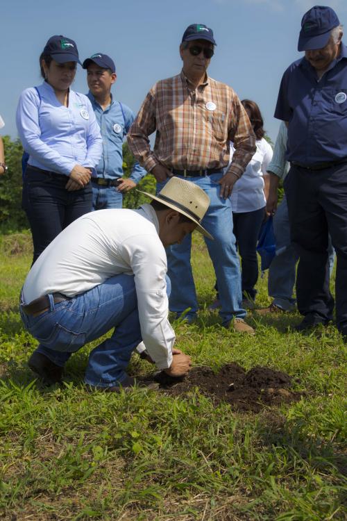 Directivos de Asazgua presente en el lanzamiento del programa verde. (Foto: Victor Xiloj/Soy502)