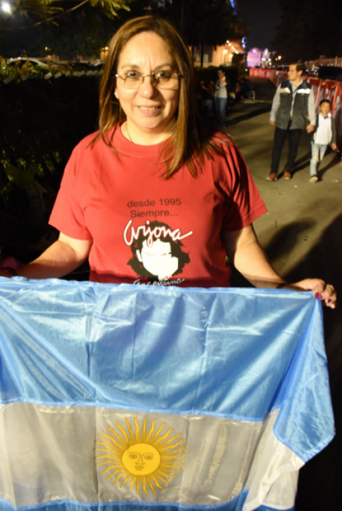 Adriana Mercado viajó desde Córdoba, Argentina, para el concierto de despedida del guatemalteco. (Foto: Jorge López/Nuestro Diario)