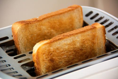 Si quieres un toque diferente no dejes de tostar el pan rodajado. (Foto: Pixabay)