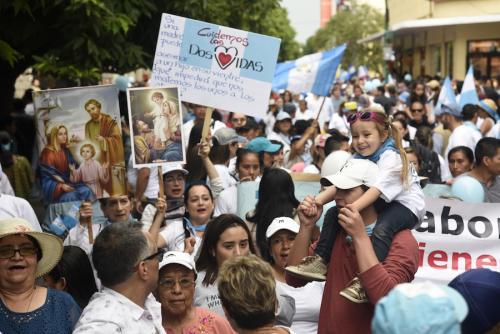 La marcha por la vida y la familia proclamó las convicciones cristianas de un importante sector de la población. (Foto: Susana Flores/Nuestro Diario).