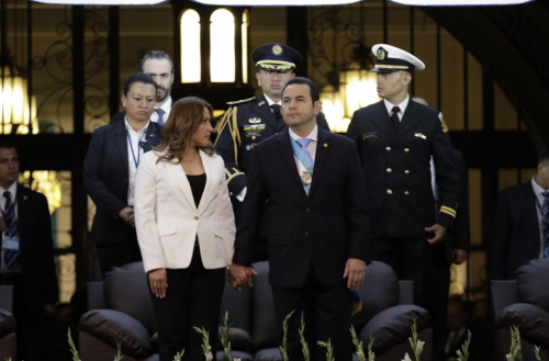 El presidente Jimmy Morales participó junto a su esposa en los actos conmemorativos. (Foto: Alejandro Balán/Soy502)