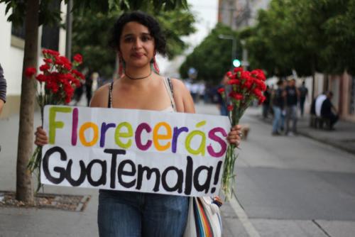 Guatemalteca expresa su fe en el futuro. (Foto: Archivo Soy502)