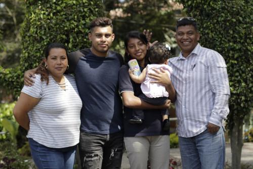 Los Guzmán decidieron ayudar, en el último año se convirtieron en la familia sustituta de dos menores institucionalizados. (Foto: Alejandro Balán/Soy502)
