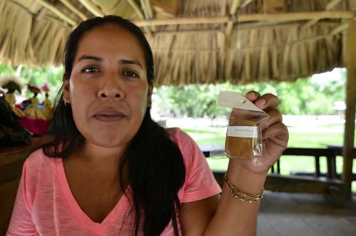María Tavita Galván es una de las artesanas que vende chicle en el Parque Nacional Tikal en Petén. (Foto: Selene Mejía/Soy502) 