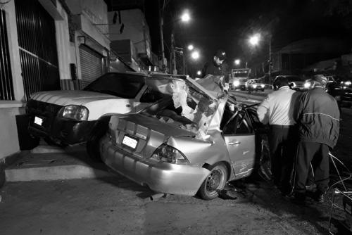 Un fatal accidente ocurrió sobre el Bulevar San Rafael, zona 18. Una persona murió. (Foto: Twitter/@Soricas3)