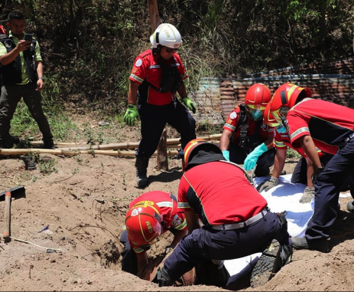 Bomberos Localizan Una Fosa Con Cadáveres En Villa Nueva 8580