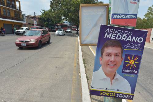 Gustavo Medrano utiliza como estrategia de campaña el nombre de su padre Arnoldo Medrano. Lo que corresponde a su segundo nombre. (Foto: Jesús Alfonso/Soy502) 