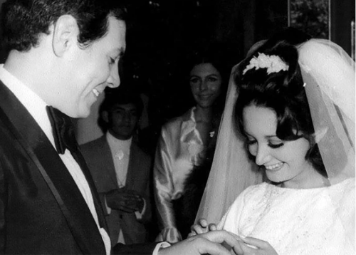 Con esta foto, la Chilindrina celebró un aniversario más de matrimonio de María Antonieta de las Nieves y Gabriel Fernández. 