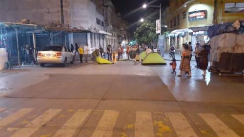 El campamento de personas se mantuvo desde la madrugada del martes. (Foto: Amilcar Montejo/PMT) 