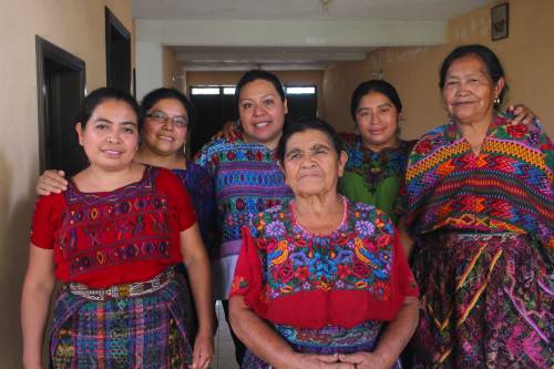 El grupo Manos de Fe busca que los visitantes conozcan más sobre las costumbres y tradiciones de San Antonio Aguas Calientes. (Foto: Fredy Hernández/Soy502)
