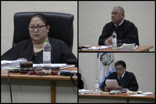 El Tribunal Décimo Tercero de Sentencia está integrado por Edna Maxia López, como presidenta y los vocales Jaime Delmar González y Juan Aceituno López. (Fotos: Wilder López/Soy502) 