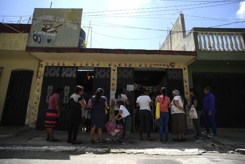 En el inmueble donde está la escuela funcionaba un car-wash (Foto: Wilder López/Soy502)