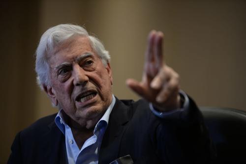 Vargas Llosa explica cómo surgió esta obra, primero con datos del general Trujillo. (Foto: Wilder López/Soy502)