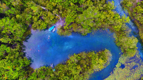 El Cráter Azul es un encuentro con un santuario natural en medio del bosque petenero. (Foto: Inguat)