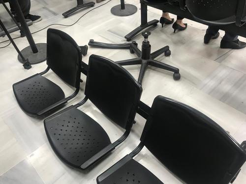 Las sillas constantemente se quiebran en tribunales, diversos usuarios han sido afectados. (Foto: Evelyn de León/Soy502)