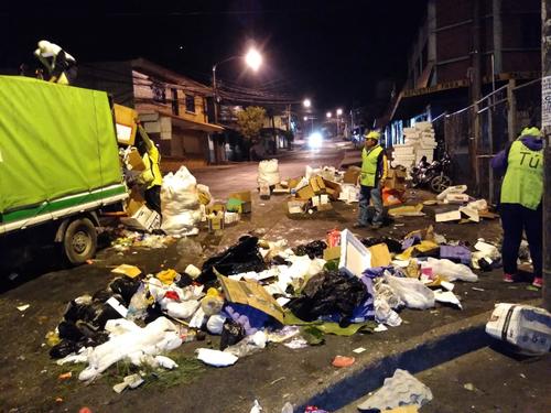 Los mercados han sido uno de los sectores más críticos en la acumulación de basura. (Foto: Muni Guate)