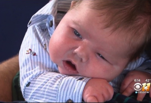El bebé goza de buena salud. Foto: CBS Dallas