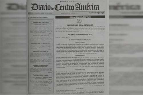 Este es el Acuerdo Gubernativo que publicó este martes el Diario de Centro América. (Foto: Wilder López/Soy502) 