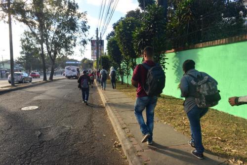 Un grupo de casi 500 migrantes salió de la ciudad de Guatemala rumbo hacia Estados Unidos. (Foto: Jesús Alfonso/Soy502)