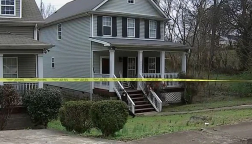 Los adolescentes introdujeron el cuerpo de Yorlets de nuevo en la casa (Foto: WSMV-TV)