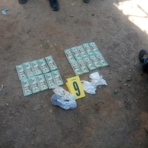 Los dólares localizados en la aeronave accidentada en Chiquimula. (Foto: MP) 