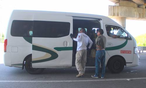 Elementos del Instituto Nacional de Migración tienen varios operativos dirigidos al transporte público para asegurar migrantes. (Foto: Fredy Hernández/Soy502)