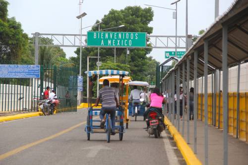El paso por las aduanas con la TVR se ha visto muy complicado, al punto que guatemaltecos que han planeado su viaje han tenido que cancelar debido a la gran cantidad de solicitudes. (Foto: Fredy Hernández/Soy502)