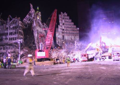 Luego de los ataques, la labor de rescate fue intensa. (Foto: Infobae)