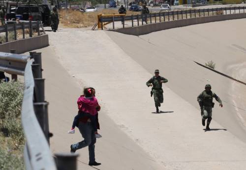 Las autoridades han redoblado sus esfuerzos para evitar que los migrantes crucen el río Bravo. (Foto: AFP)