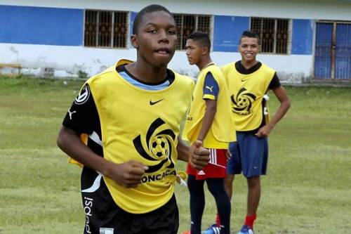 Josué Núñez, el hijo de "Tyson" Núñez jugará junto a su padre en el Victoria de Honduras. (Foto: Diario once)