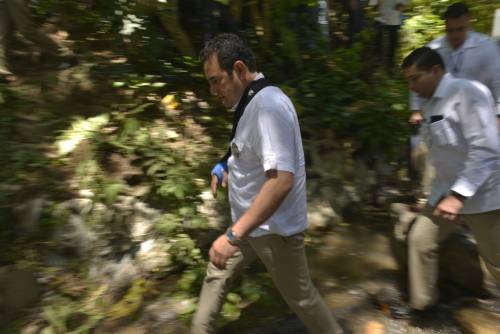 El presidente realizó una caminata por La Jungla. (Foto: Jesús Alfonso/Soy502)