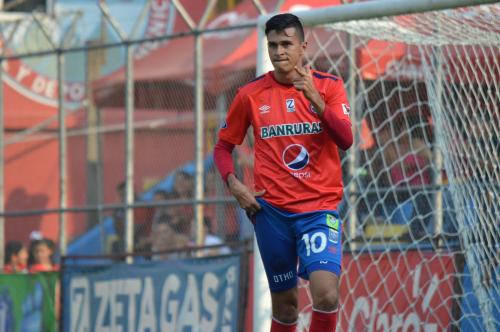 El mexicano Arce estaba lesionado y regresó con un gol. (Foto: Rudy Martínez/Soy502)