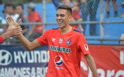 La alegría de Luis Diego Tatuaca, tras marcar su primer gol con Municipal. (Foto: Rudy Martínez/Soy502)