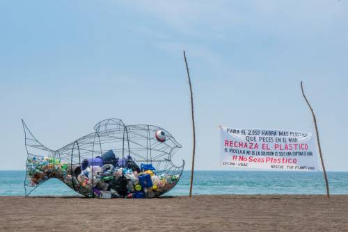 El "Cardumen plástico" de Rescue the planet también estuvo en Monterrico durante la Semana Santa. (Foto: Rescue the planet) 