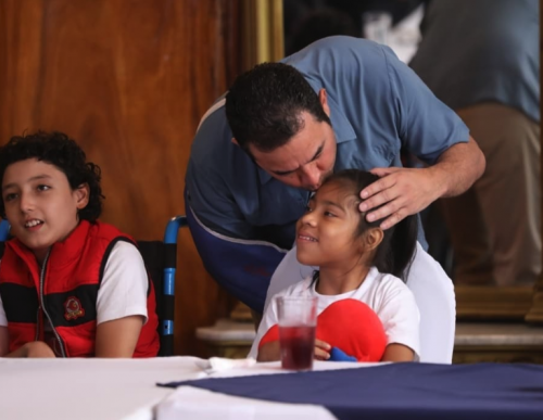 El presidente convive con los niños embajadores de la Teletón. (Foto: Instagram/Patricia de Morales)
