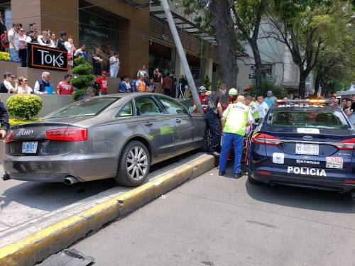 En el accidente falleció una mujer de unos 45 años y cinco más resultaron gravemente heridos. (Foto: Twitter/@pammyquijano)