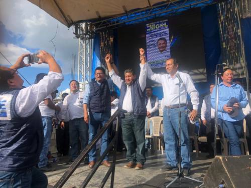 El candidato de Libre, Aníbal García, estuvo en Chimaltenango. (Foto: Libre)