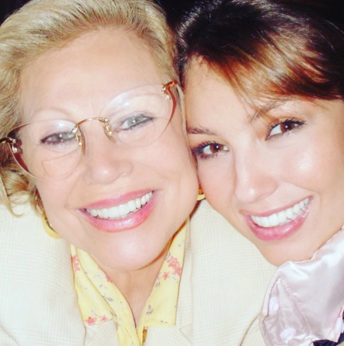 Thalía y su madre. (Foto: oficial) 