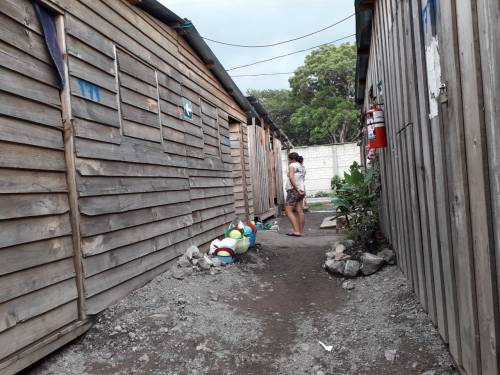 La mayoría de las víctimas del volcán, viven en un albergue temporal que no cuenta con todos los servicios. (Foto: Wilder López/Soy502)