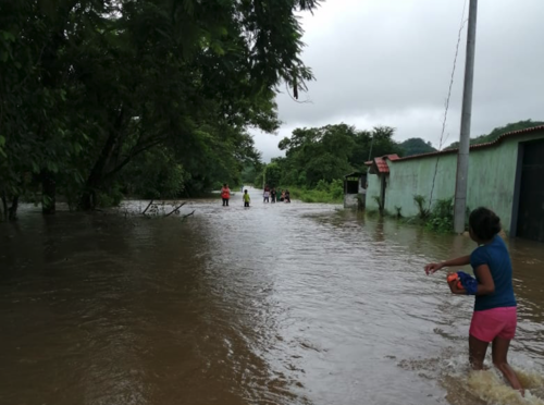 En San Benito, Petén se reportan inundaciones en el casco urbano. (Foto: Conred)