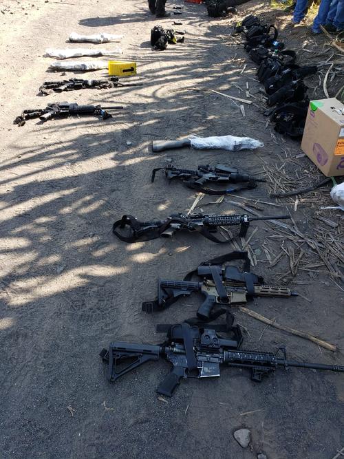 En el lugar encontraron fusiles, escopetas y municiones. (Foto: PNC)