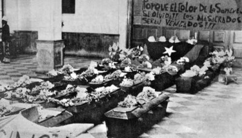 El Paraninfo albergó el velatorio de las víctimas del incendio en la Embajada de España en enero de 1980. (Foto: Guatespantos)