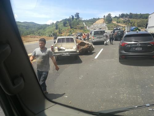 El vehículo presenta daños. (Foto: Facebook/Viajeros en ruta) 